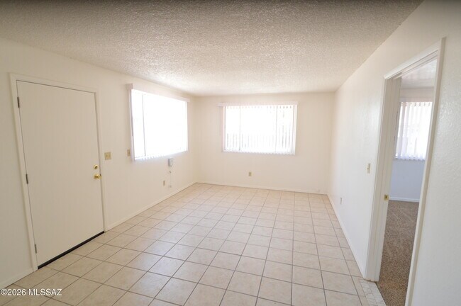 Foto del edificio - 2633 E Silver St