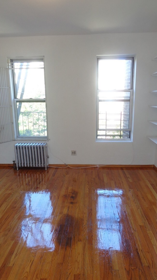 Sala de estar - 717 S. S. REALTY, LLC