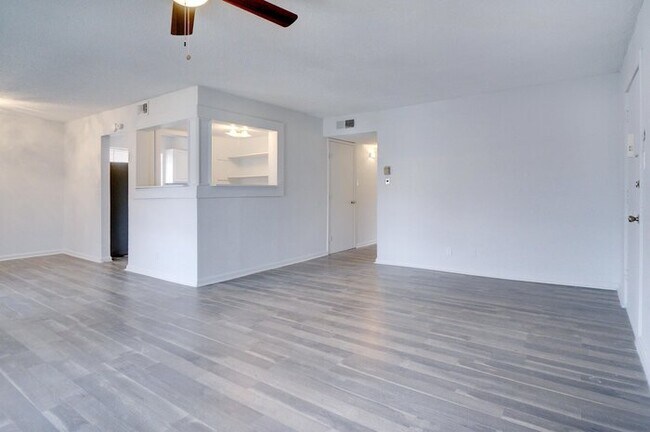 Building Photo - 2 Bedroom Downstairs