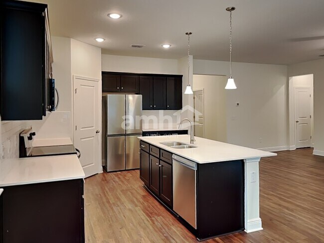 Building Photo - 2820 Ponds Trl