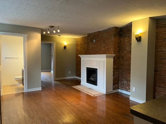 Building Photo - 1411 Clay St