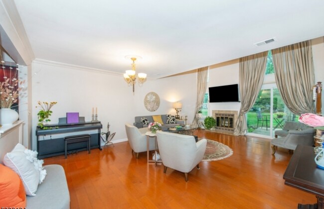 Foto del edificio - 34 Fieldstone Rd