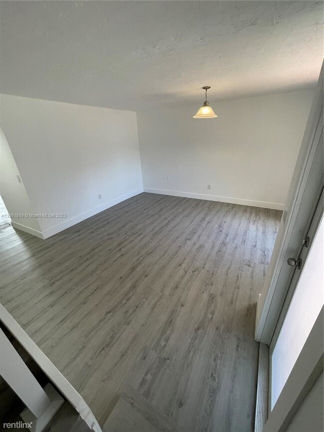 Building Photo - 3 br, 2.5 bath House - 13510 NE 21st Ct # ...