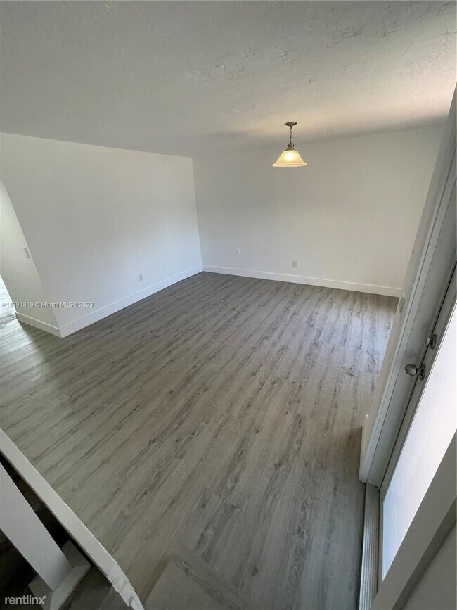 Foto del edificio - 3 br, 2.5 bath House - 13510 NE 21st Ct # ...