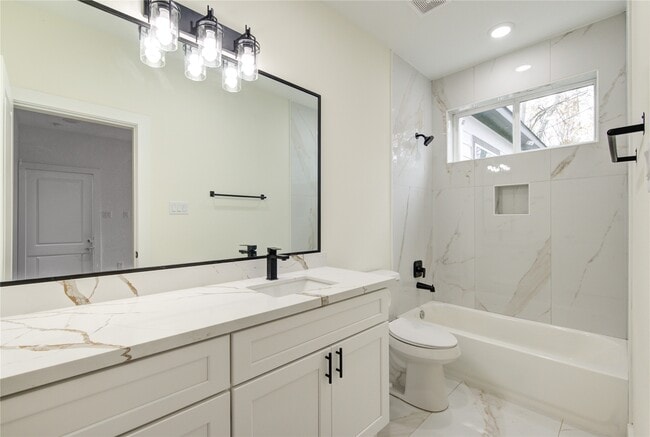 Building Photo - 4308 Alice St