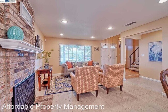 Building Photo - 4 br, 2 bath House - 3157 San Andreas Drive