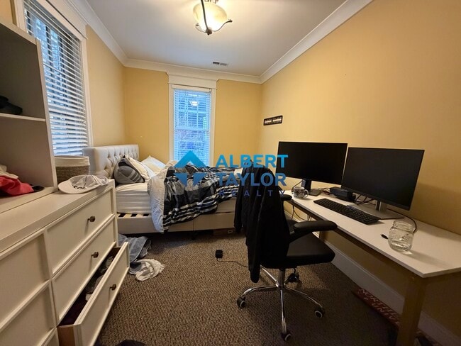 Building Photo - 15 Eldora St