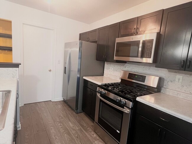 Foto del edificio - 2407 Stoughton Cir