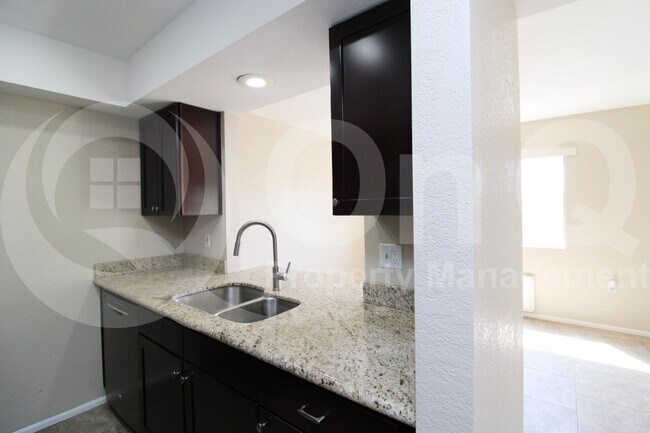 Building Photo - 2202 W Glenrosa Ave