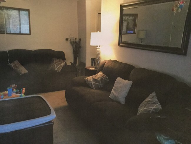 Sala de estar - 322 Woodland Ct