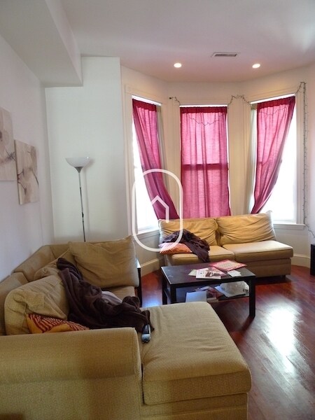 Foto del edificio - 1552 Tremont St