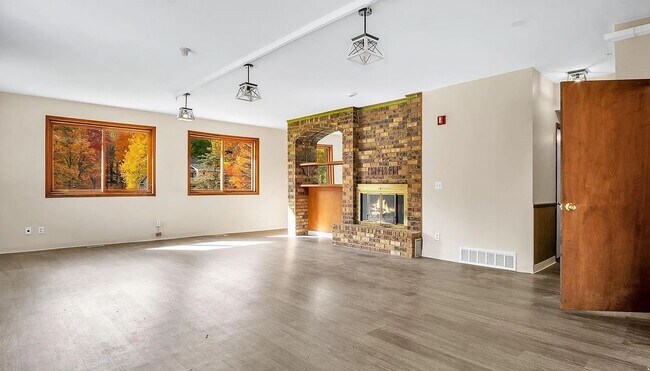 Foto del edificio - 423 W Dryden Rd