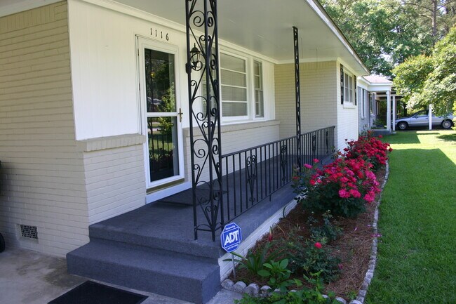 Foto del edificio - 1116 Deerwood St