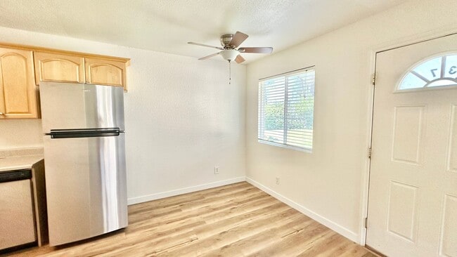 Building Photo - Darling, Entry Level, Corner-End Condo Uni...
