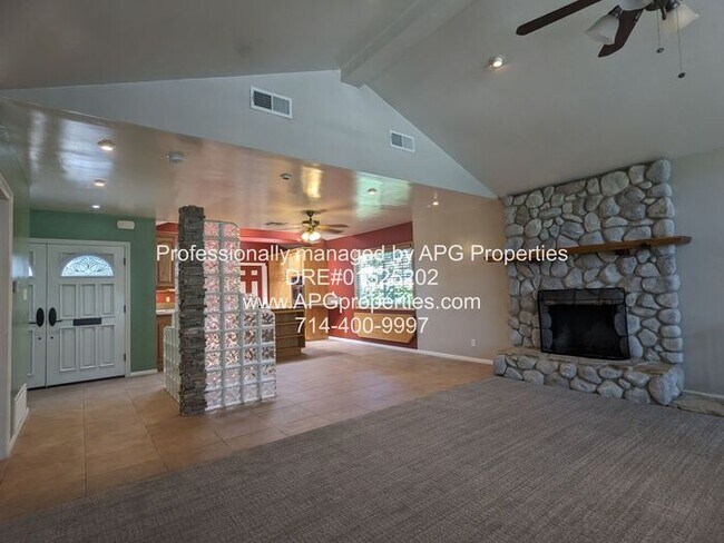 Building Photo - Impressive 3 bedroom / 3 bathroom Ranch st...