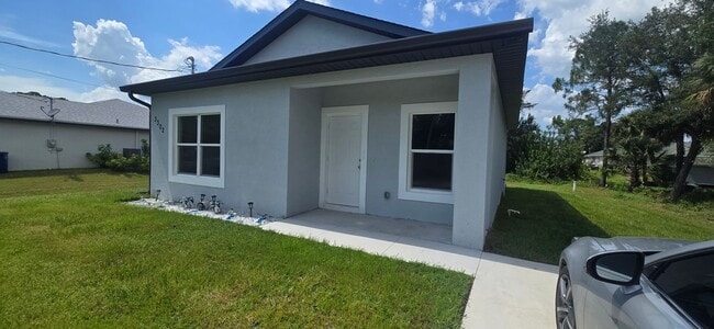 Foto del edificio - Cute Two Bedroom Cottage-MOVE IN READY