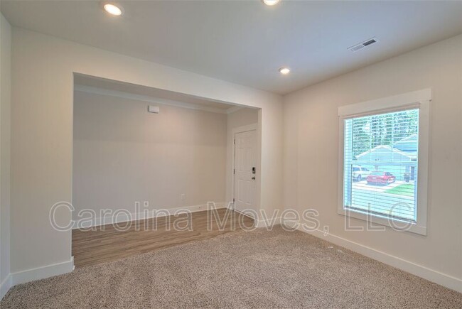 Building Photo - 208 Pewter Cir