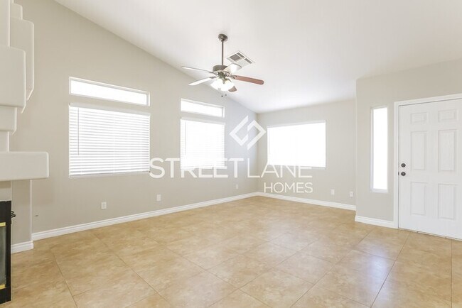 Building Photo - 4 Bedroom Home in Guard Gated Commnity!!