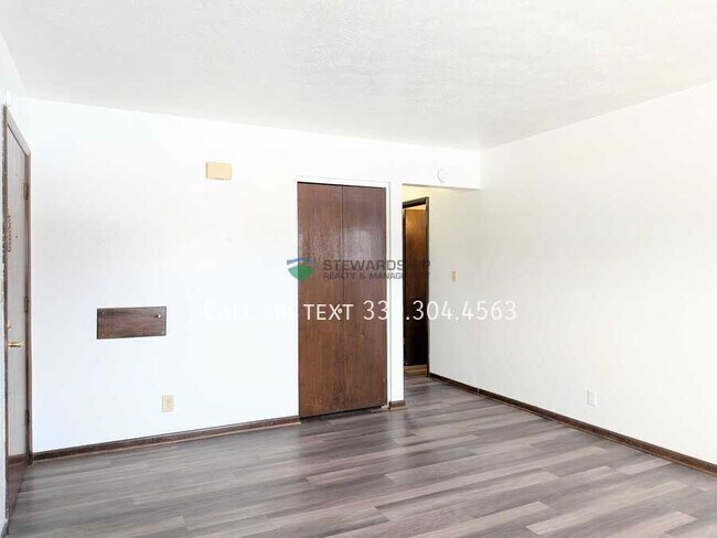 Building Photo - 285 Villa St