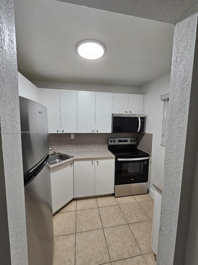 Building Photo - 17255 SW 95th Ave