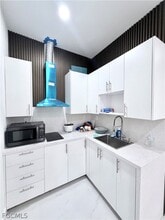 Building Photo - 312 Rosanna Ave