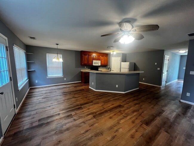 Building Photo - Huntersville