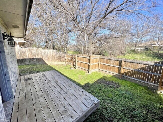 Foto del edificio - 2 br, 2 bath House - 1004 W Avenue B Apt 1