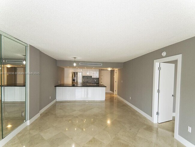 Foto del edificio - 199 Ocean Ln Dr