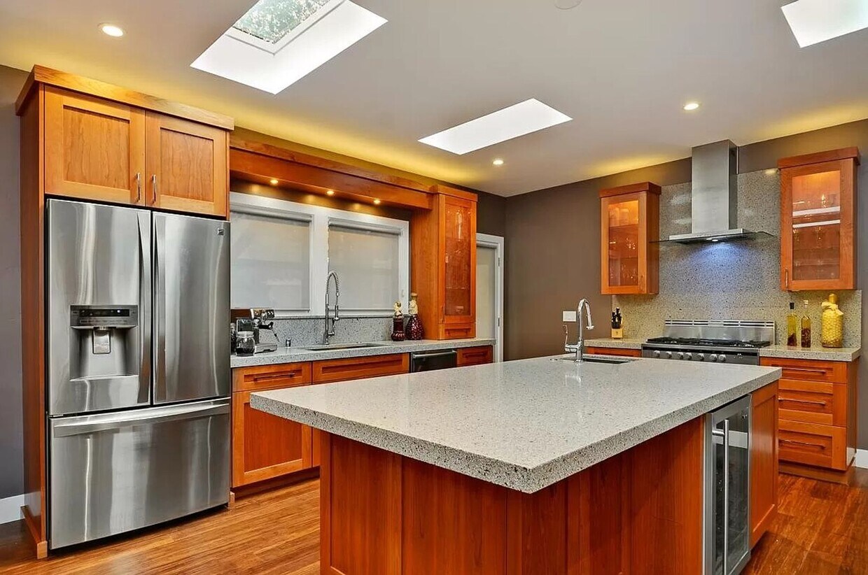 Foto principal - 20430 Saratoga-Los Gatos Rd