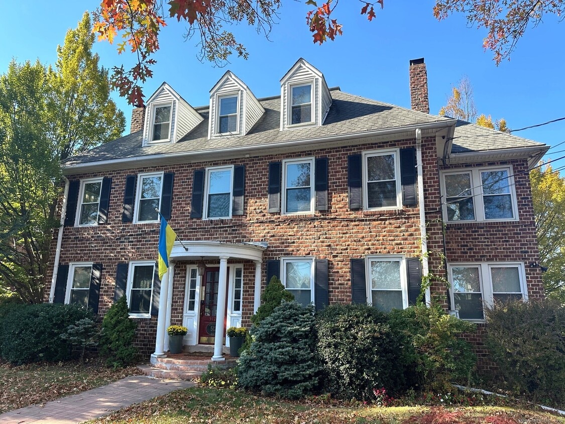 Primary Photo - 512 Townsend Ave