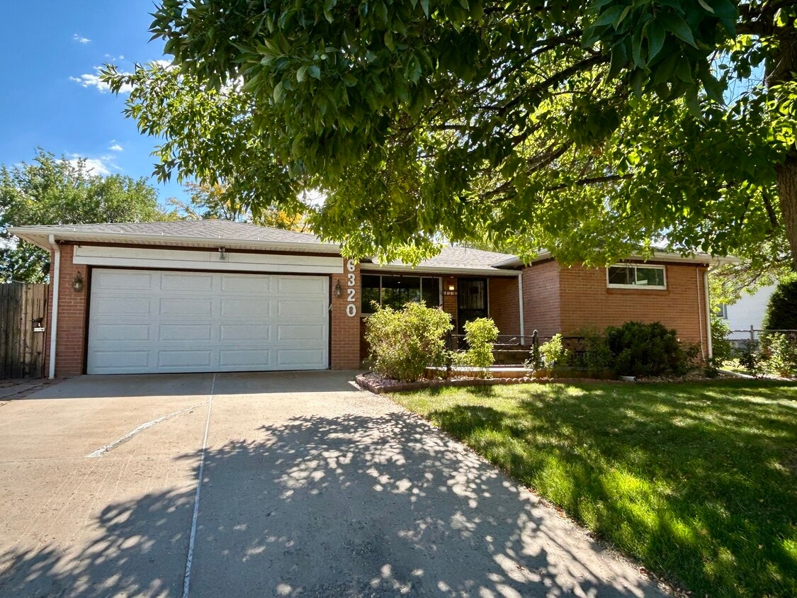 Primary Photo - 6320 E Iowa Ave