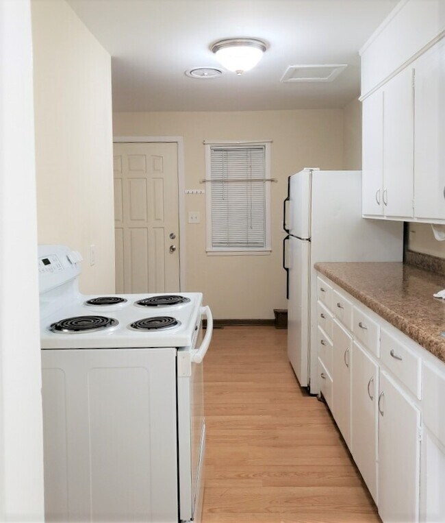 Kitchen - 117 6th St NW
