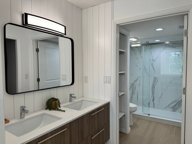 Baño principal - 270 Naples Cove Dr