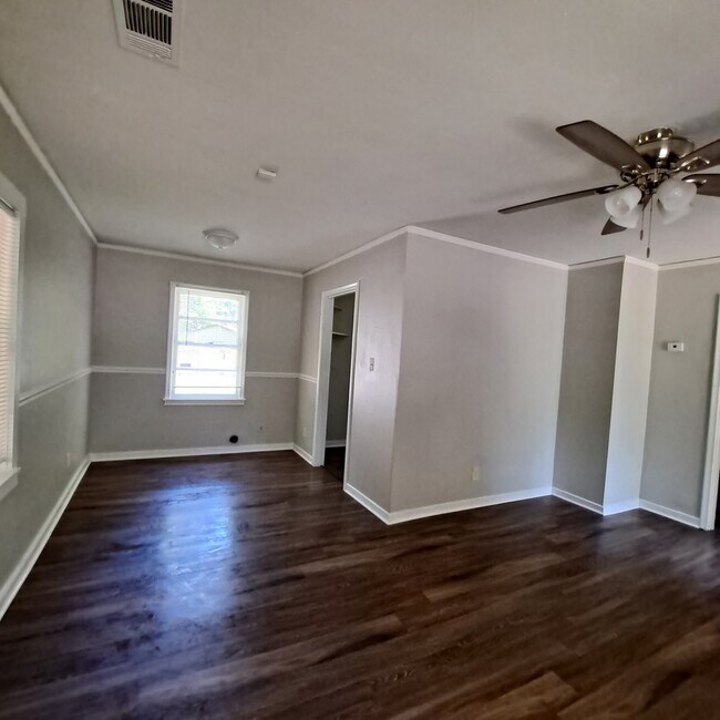 Foto del edificio - 1762 Wells Station Rd