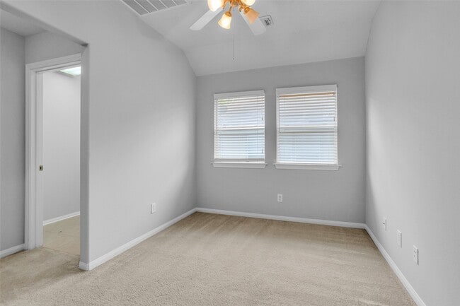 Foto del edificio - 26 Valewood Pl