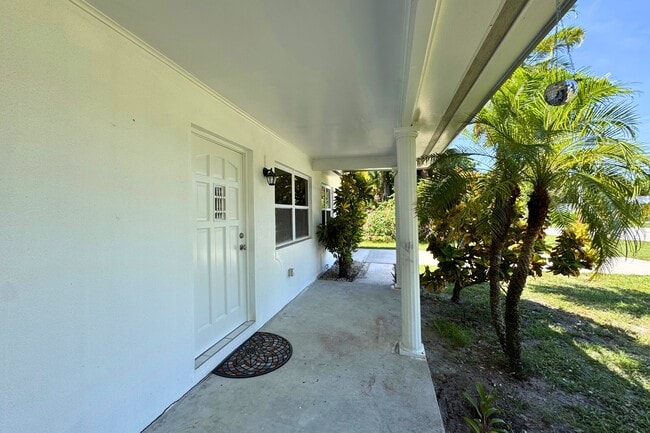 Building Photo - 2555 Granada Ave