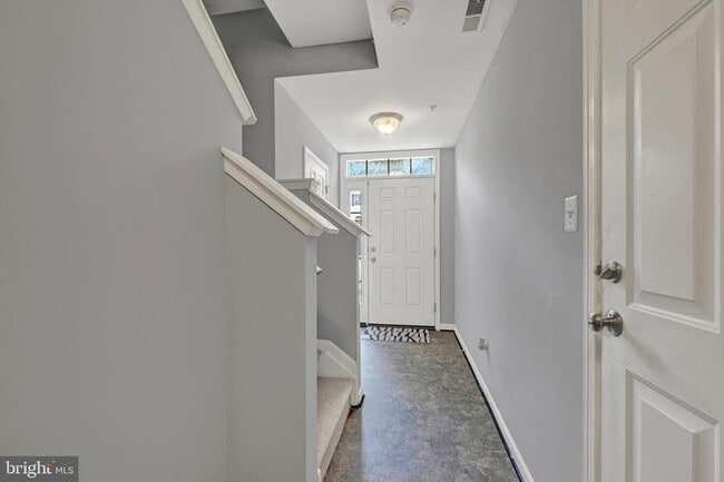 Building Photo - 713 English Ivy Way