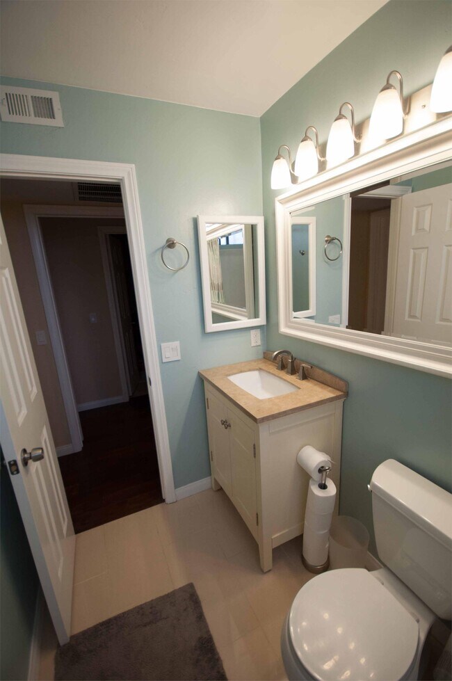 Foto del edificio - 4077 Illinois St