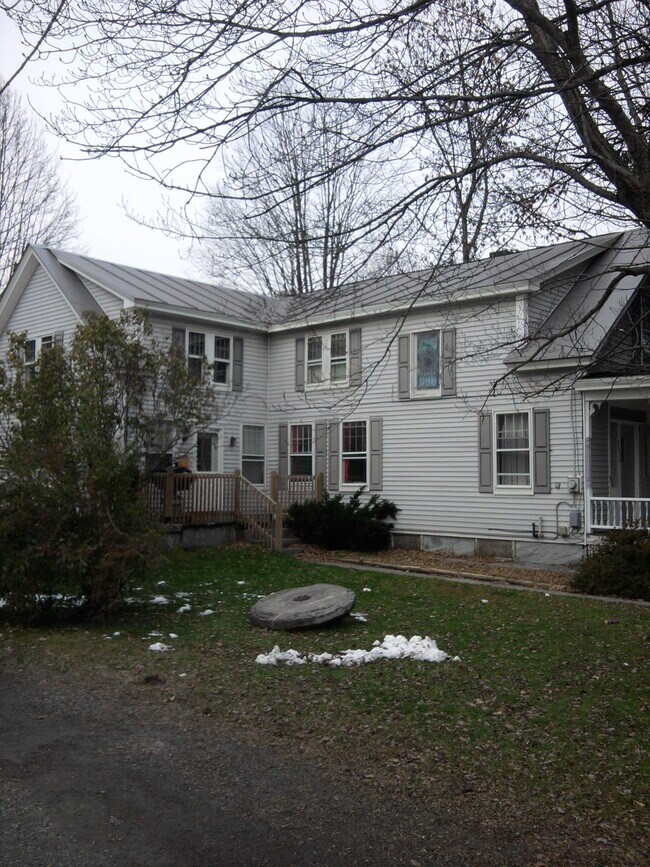 Building Photo - 2335 Main St