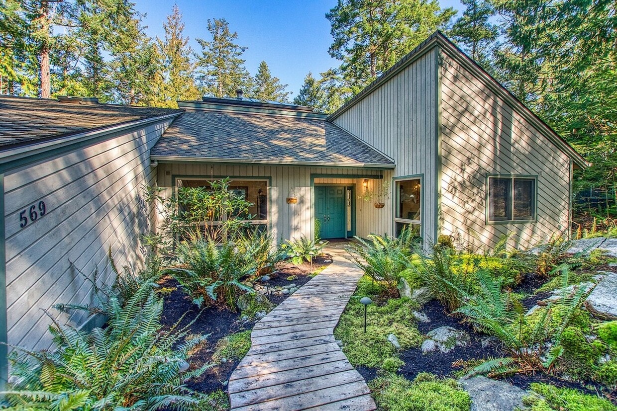 Primary Photo - Beautiful Contemporary Home in Cape San Juan