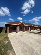 Building Photo - 13 Thompson Rd