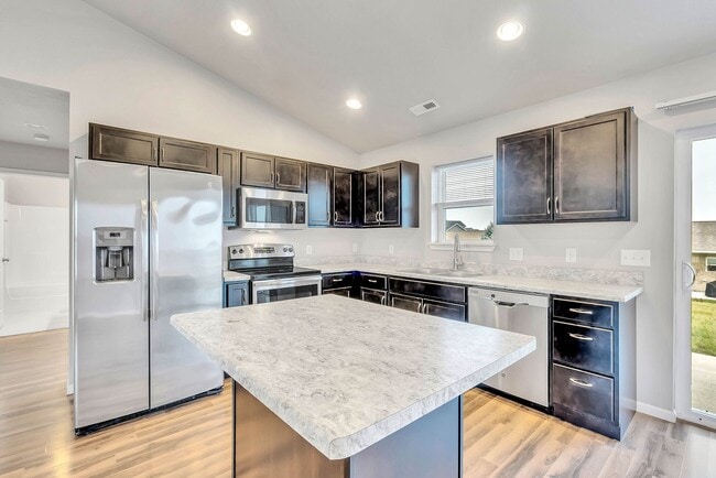 Foto del edificio - Modern Living at Summerland Park: Stylish 2 Bed, 2 Bath Duplex