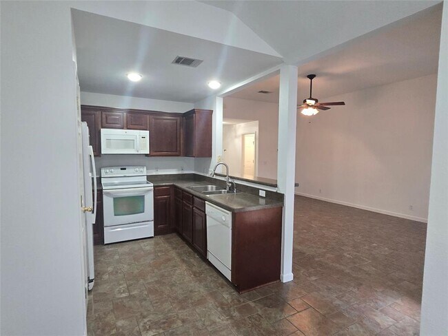 Foto del edificio - 103 Hummingbird Ct