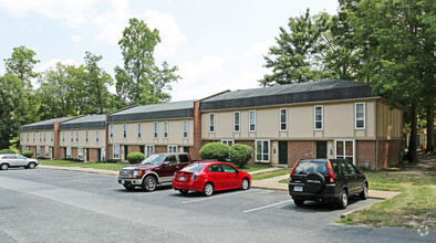 Cloverleaf Lake Townhouse Apartments Rentals - Richmond, VA ...