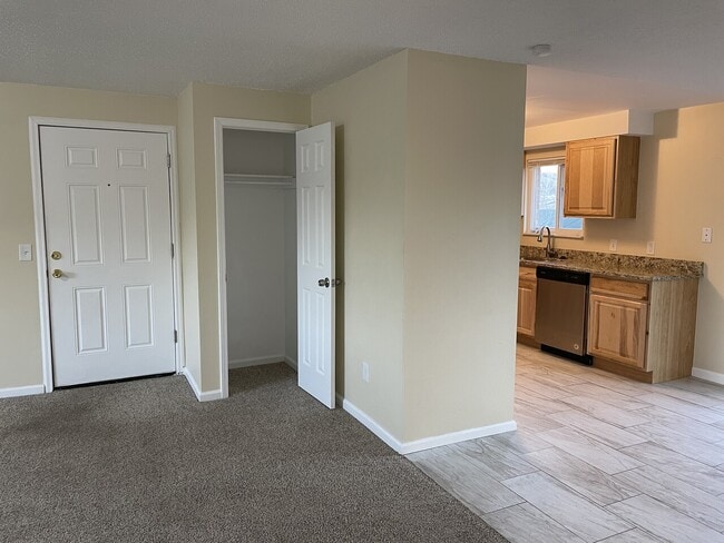 Foto del edificio - 18208 W 3rd Pl, Apt 1