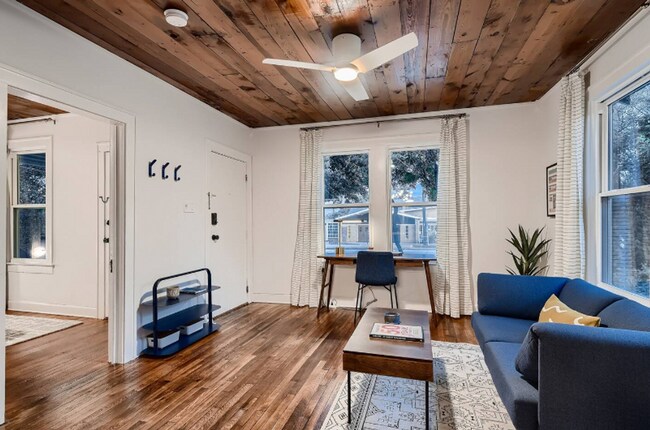 Foto del edificio - Charming bungalow in East Austin