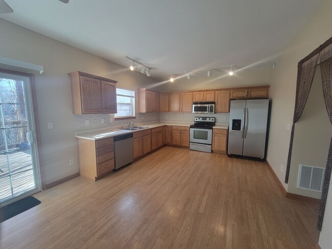 Foto del edificio - Beautiful 2 Bed, 2 Bath Luxury Condo - Free Month w/13 mo Lease!