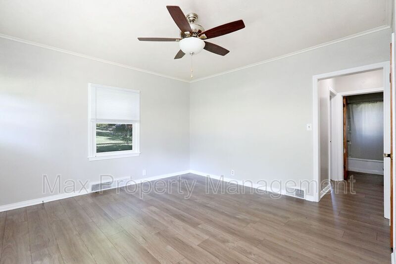 Foto principal - 8717 Urbandale Ave