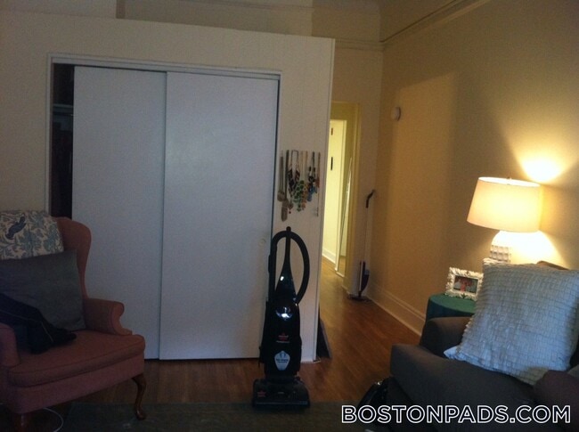 Building Photo - 62 Boylston St