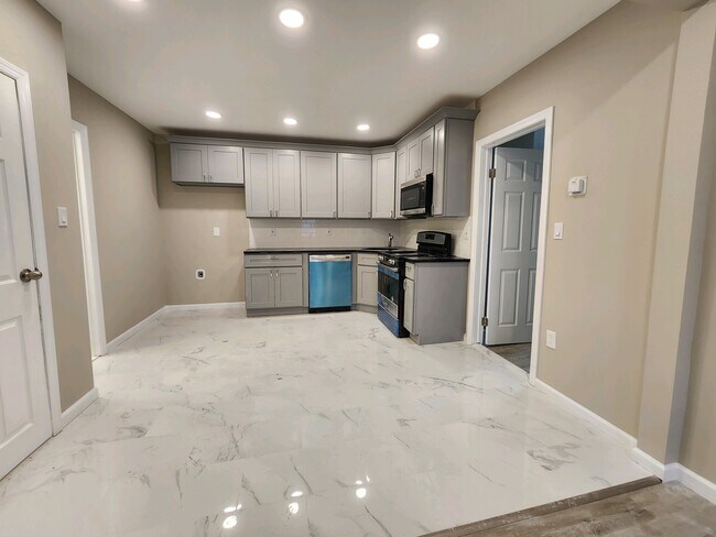 Building Photo - 60 Lt Glenn Zamorski Dr